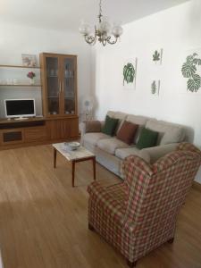 a living room with a couch and a table at Apartamento Los Jardines San Miguel in Vejer de la Frontera