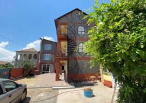 a house is being built with a spiral at Катюша морская in Zatoka