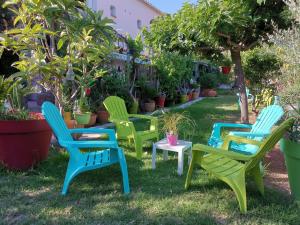 Hôtel Punta e Mare des Chambres ou des Appartements T2外面的花园