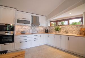 A kitchen or kitchenette at Dimoulias House Még 37 kép