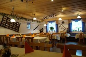 Restaurace v ubytování Gasthof Pension Waldfrieden