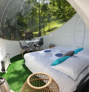 a bedroom with a bed and a round window at Les Pins Perdus in Saint-Ciers-dʼAbzac