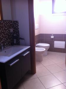 a bathroom with a toilet and a sink at Casa Malù in Pula