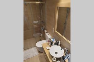 Kúpeľňa v ubytovaní APARTAMENTO 1ª LINEA DE MAR CAMBRILS VILAFORTUNY