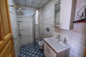 Koupelna v ubytování Sahika Konukevi + 37 fotografií