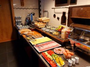 Makanan di atau berdekatan hotel