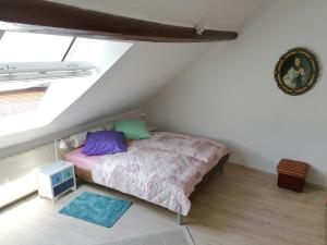 Säng eller sängar i ett rum på Ferienwohnungen Burgfrieden 6