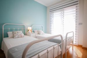 Postel nebo postele na pokoji v ubytování Atico lujo Sacratif Playa Granada