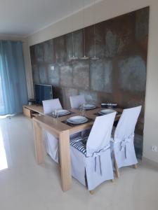 Televízia a/alebo spoločenská miestnosť v ubytovaní M&K Apartament Marynarski- Sobieszewo, Wyspa Sobieszewska + 18 fotografií