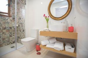 Ένα μπάνιο στο APARTAMENTOS LOS MORILES