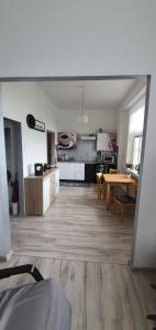 Kuchyň nebo kuchyňský kout v ubytování APARTMENT Neu-Schmecks
