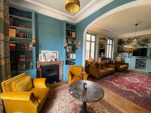 O zonă de relaxare la Maison Blanche Chartres - Maison d'hôtes 5 étoiles