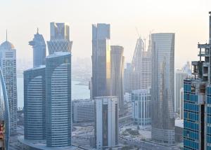 Pemandangan umum bagi Doha atau pemandangan bandar yang diambil dari hotel