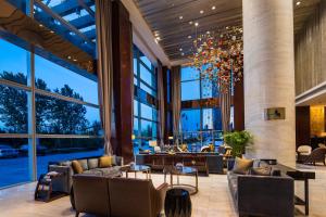 Posezení v ubytování Kangda Howard Johnson Hotel Qingdao