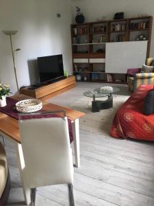 a living room with a table and a couch at Ferienwohnung Villa am Schloßberg in Bad Berka