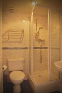 A bathroom at Heriott Park Guest House