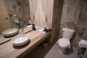 Koupelna v ubytování Ketawa Pet Friendly Hotel + 34 fotografií