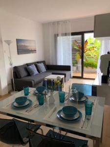 Posedenie v ubytovaní Sunny apartment Sa Boadella big solarium sea view