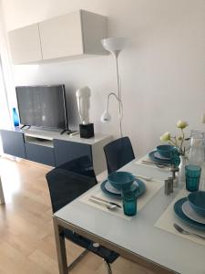 Kuchyňa alebo kuchynka v ubytovaní Sunny apartment Sa Boadella big solarium sea view