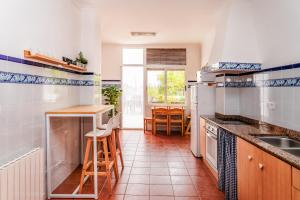 Kuchyňa alebo kuchynka v ubytovaní Casa rural la ermita de Anna + 23 fotografií