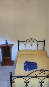 Un pat sau paturi într-o cameră la Casa vacanze in Valle D'Itria
