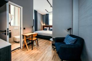 Een bed of bedden in een kamer bij Amsterdam Beach Hotel