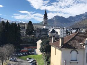 Photo de la galerie de l'établissement Loft Rêve du Soir 125 m2 climatisé 350 m de la gare, à Lourdes