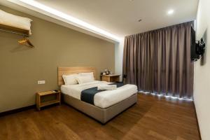 Postel nebo postele na pokoji v ubytování 1Orange Hotel Sri Petaling