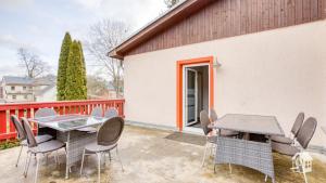 Parveke tai terassi majoituspaikassa Ferienhaus mit Garten, Pool und Gastraum im Vogtland bis 25 Personen