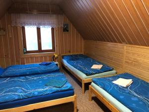 En eller flere senge i et værelse på Areál Lesková