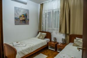 Posteľ alebo postele v izbe v ubytovaní Apartment Pebbles - With Jacuzzi + 37 fotografií