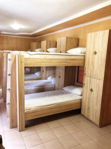 Postel nebo postele na pokoji v ubytování Kontinent Hotel