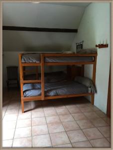 a bunk bed with two bunk beds in a room at Les Pinées in Chateauroux-les-Alpes