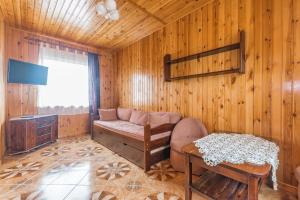 a living room with a couch and a table at Stanica Przygody in Sztutowo