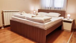 Letto o letti in una camera di Pilon apartments