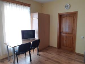 TV a/nebo společenská místnost v ubytování Simon-Dach-Haus
