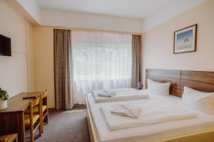 Postel nebo postele na pokoji v ubytování Alper Hotel am Potsdamer Platz