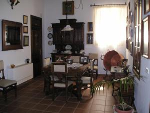 a dining room with a table and chairs at Plaza Chica in Cartaya