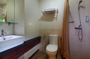 Koupelna v ubytování Praja Hotel