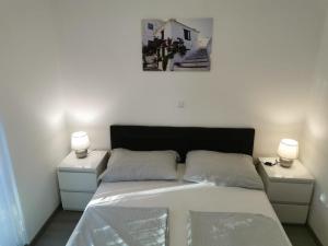 Posteľ alebo postele v izbe v ubytovaní Apartmani Eden Vrsi Mulo