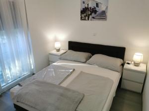 Posteľ alebo postele v izbe v ubytovaní Apartmani Eden Vrsi Mulo