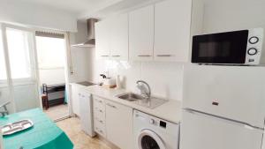 Zdjęcie z galerii obiektu Beautiful flat with sea view and sound of the surf w mieście Santa Pola