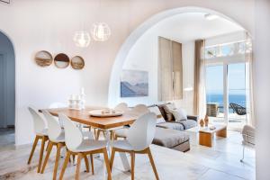 Posezení v ubytování VATHI BLEU PRIVATE VILLAS