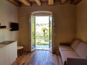 A television and/or entertainment centre at Albola Suite Holiday Apartments