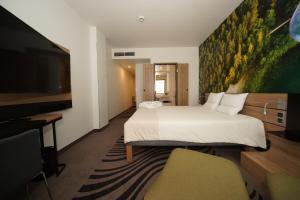 Postel nebo postele na pokoji v ubytování Novotel Vilnius Centre
