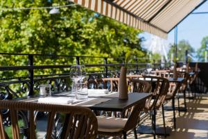 Um restaurante ou outro lugar para comer em Hôtel Longemalle