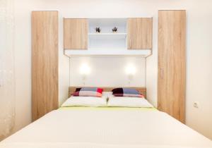 Postel nebo postele na pokoji v ubytování Apartman Sabljak-Nerezine