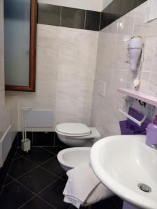 a bathroom with a toilet and a sink at Affittacamere Sardegna Sole e Mare in Alghero