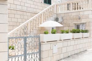 a staircase with potted plants on the side of a building at Apartman Ružica in Pučišća