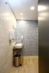 dpaso Urban Hostel的一间浴室